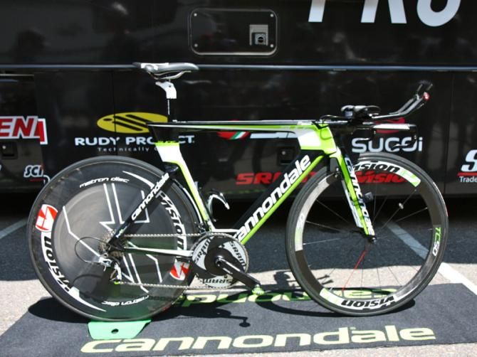 Much like his road bike, Sagan runs his time-trial rig long and low. His reach is 60cm, measured from the tip of the saddle to the center of the pads. His drop is 18cm