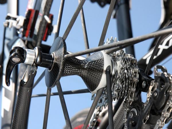 Saur-Sojasun's unique Corima carbon wheels use driveside carbon spokes that are angled in just one direction to transmit drive torque.
