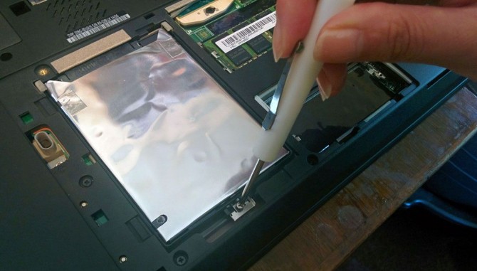 ssd upgrade unscrew drive 670x381