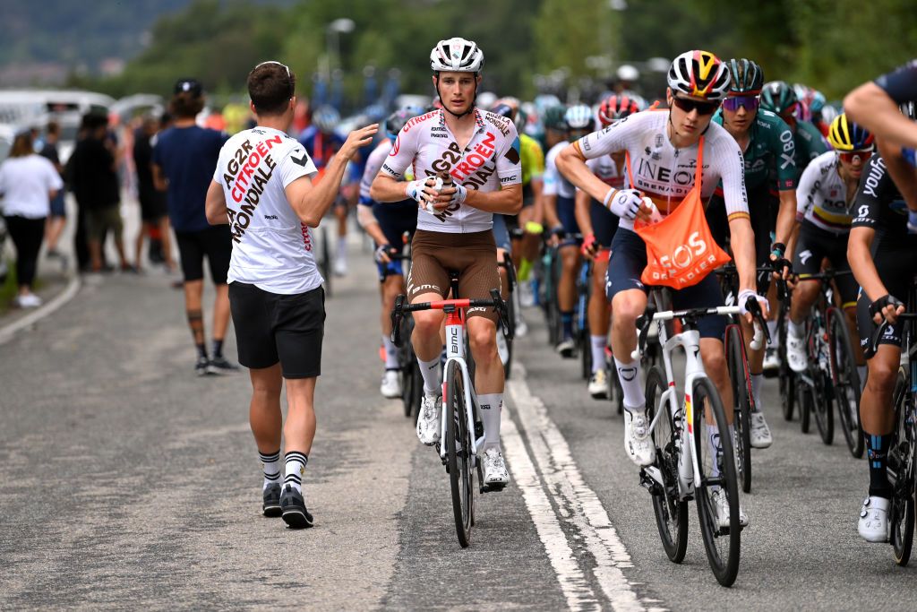 Feeding time for AG2R Citroën at the 2022 Vuelta a España