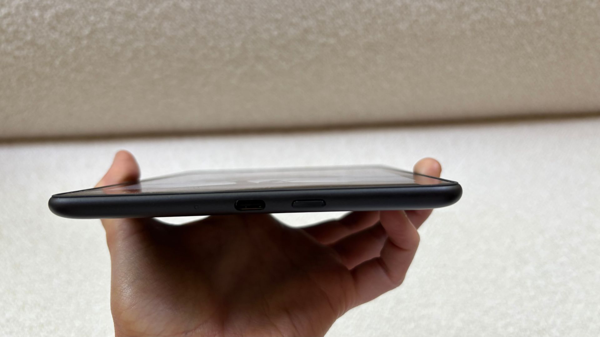 Kindle Colorsoft thickness
