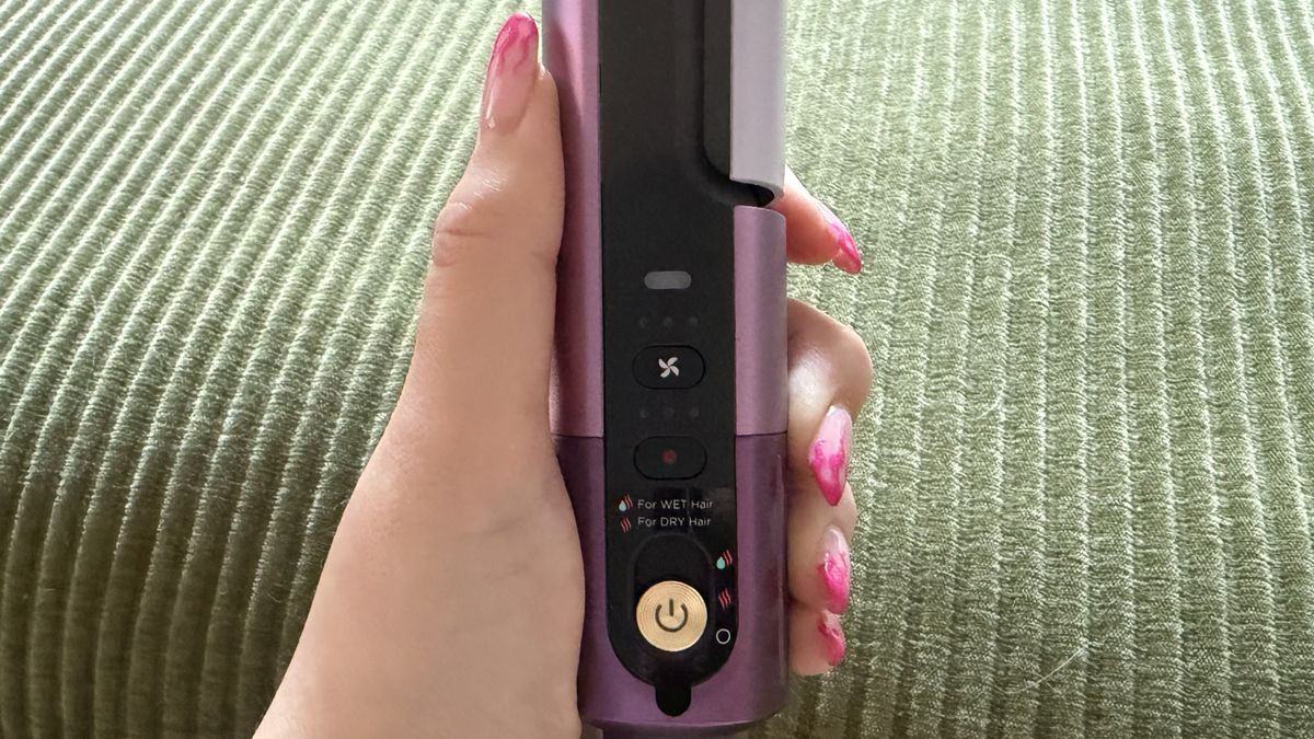 Hand holding device