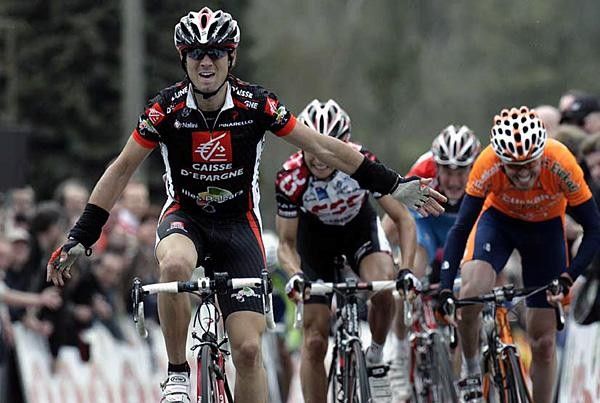 Alejandro Valverde (Caisse d'Epargne) wins the race