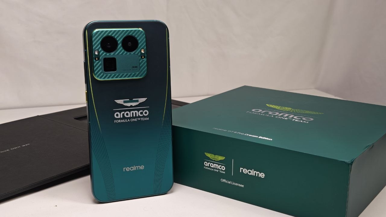 Interchangeable camera housing on the Realme GT 8 Pro Dream Edition