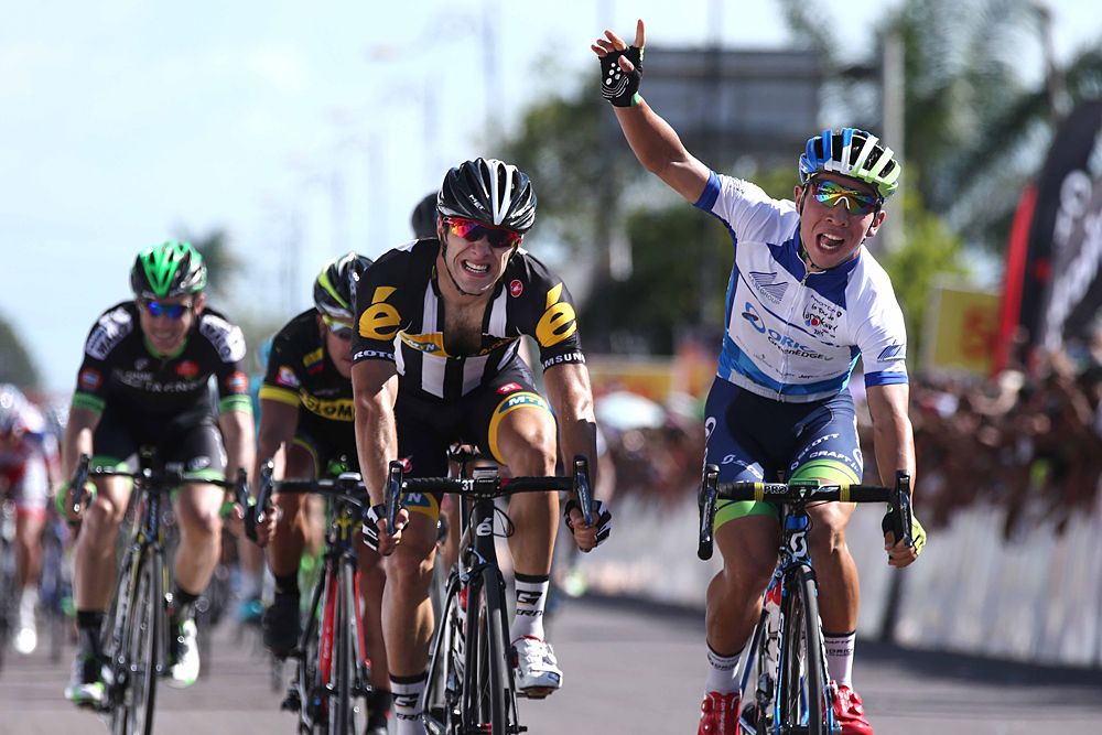 Caleb Ewan (Orica-GreenEdge) wins the bunch sprint