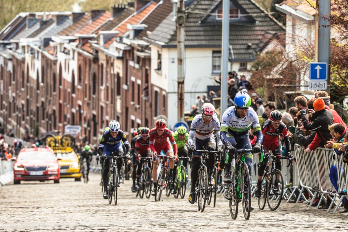 Michael Albasini makes his move on the C&ocirc;te de la Rue Naniot with Rui Costa trying to close the gap