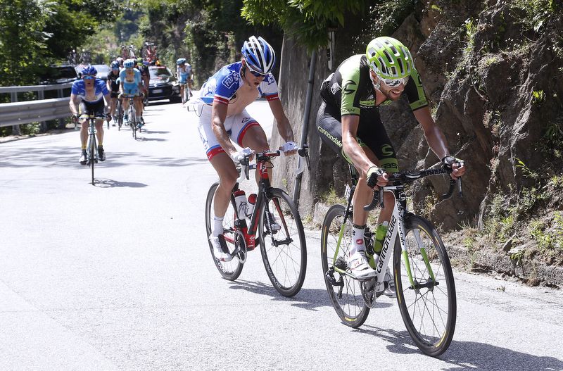 Alexandre Geniez (FDJ) tries to catch the wheel of Ryder Hesjedal (Cannondale-Garmin)
