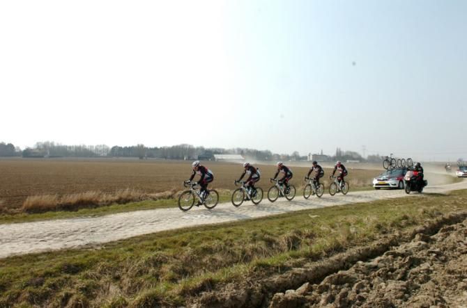 Without Fabian Cancellara, RadioShack Leopard push through