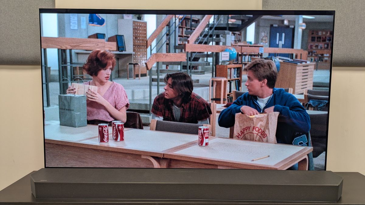 The Breakfast Club 4K Blu-ray on LG G5 OLED showing Claire, Andrew and Bender with coke cans and lunch