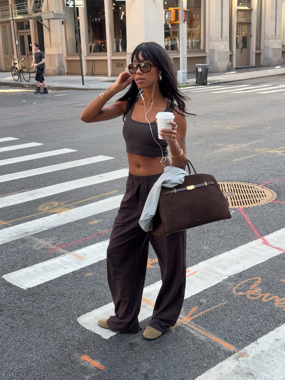 woman wearing fall sweatpant outfit 2025