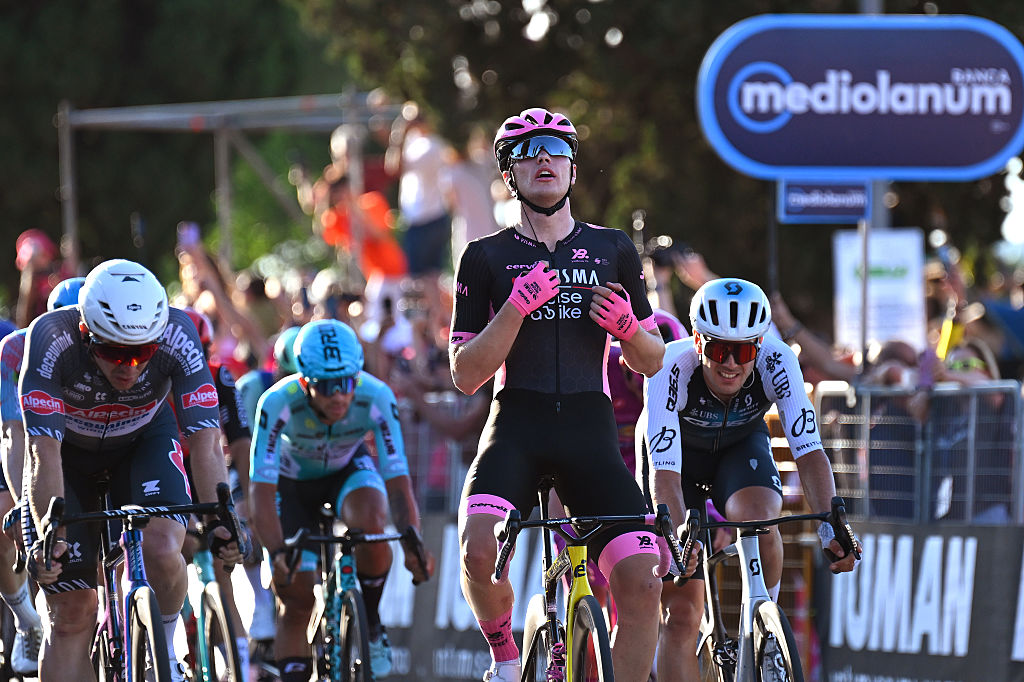 Olav Kooij wins the final stage of the Giro d'Italia 2025 