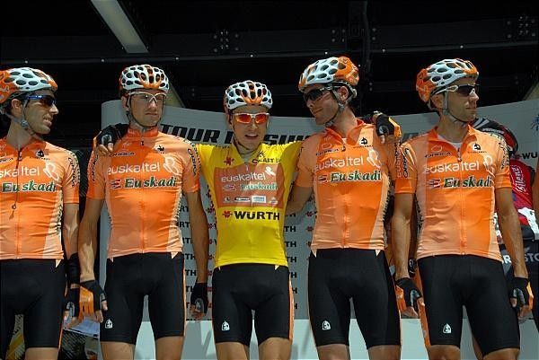 Race leader Igor Ant&oacute;n (Euskaltel-Euskadi) with his mates.