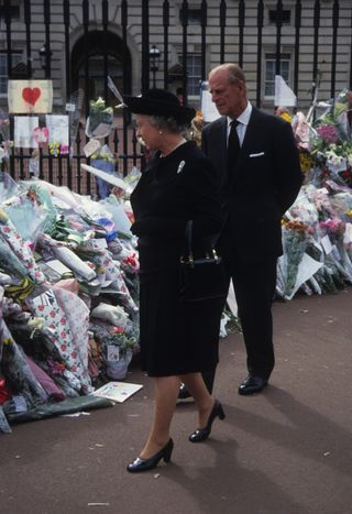 The public funeral of Diana, Princess of Wales, London, UK, 6th September 1997, Queen Elizabeth II and Prince Philip, Duke of Edinburgh, Tributes to the late Princess from the public, 6th September 1997.