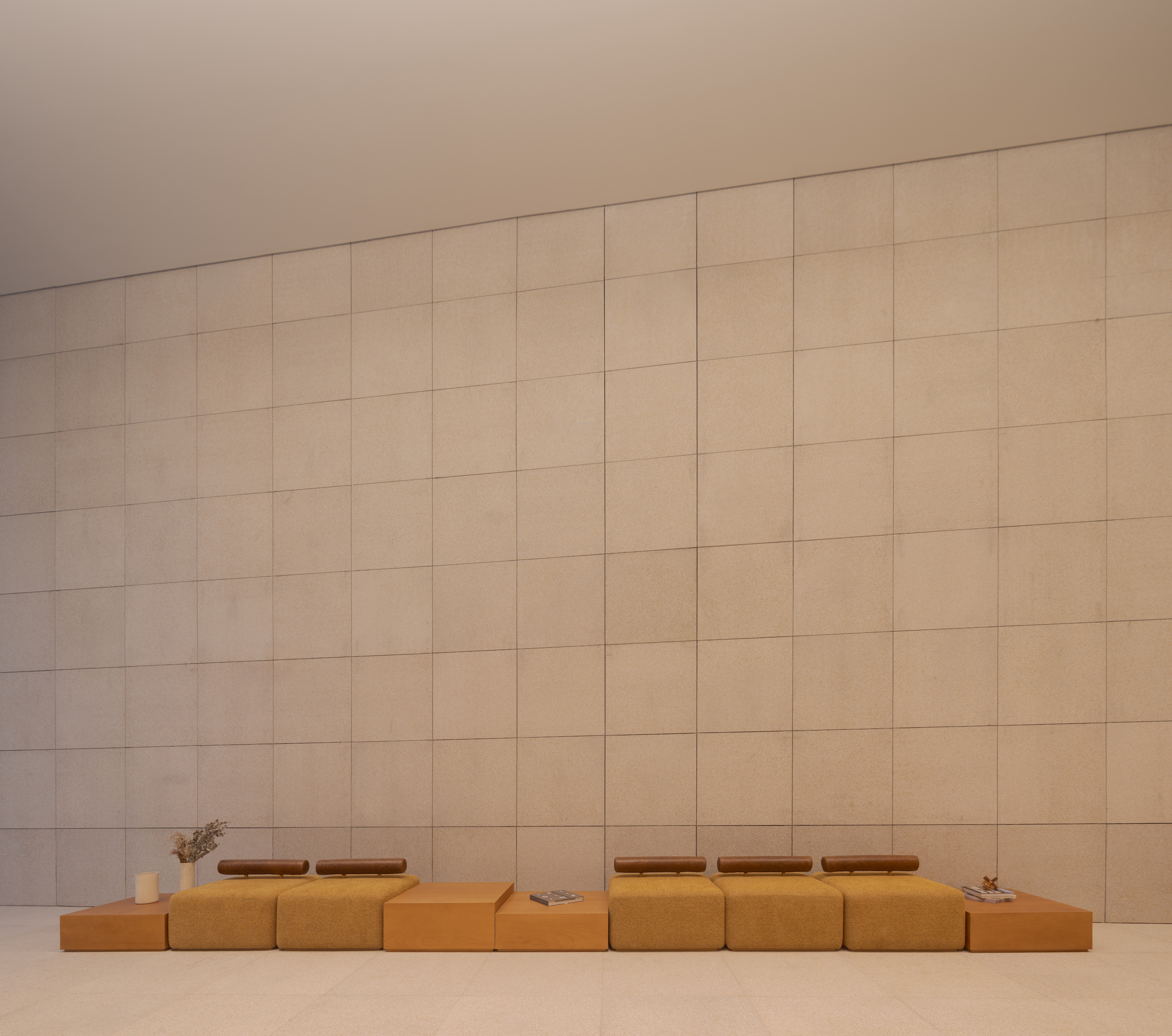 Lobby space in the Valente building, São Paulo