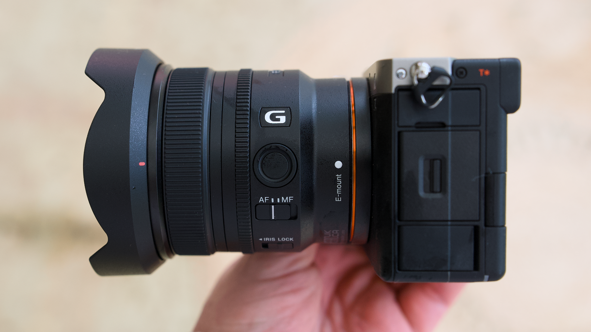 Sony FE 16mm F1.8 G lens indoors