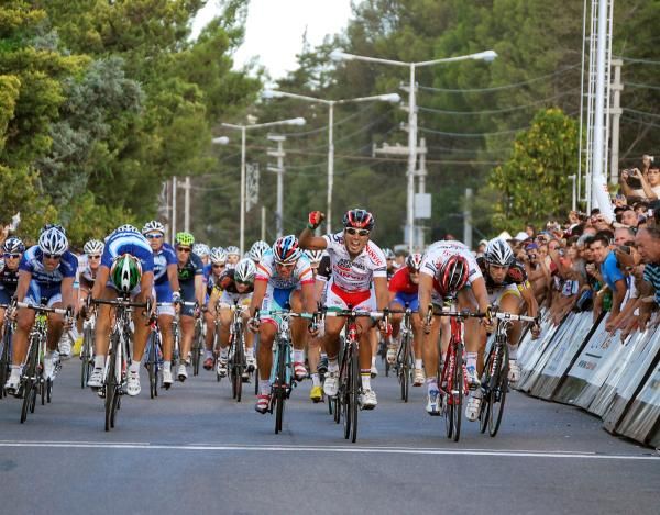 Hector Aguila takes the sprint on the final stage of the 2011 Tour de San Luis
