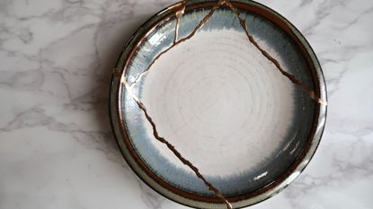 A large plate with gold mending lines 