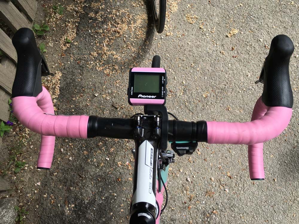 Steven Kruijswijk's pioneer power meter has some pink accents too