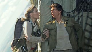 Annabelle Wallis and Tom Cruise in The Mummy