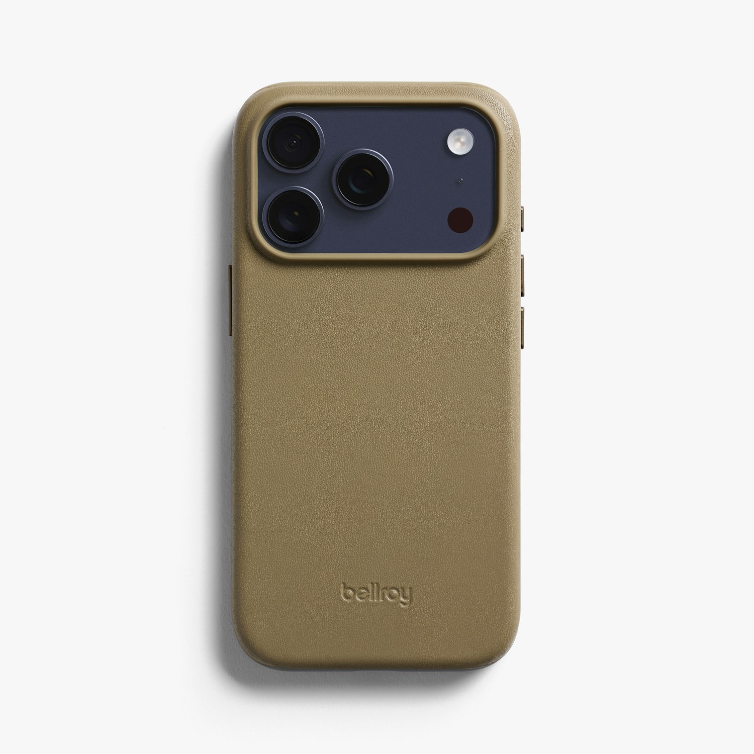 iPhone 17 Pro in Bellroy case