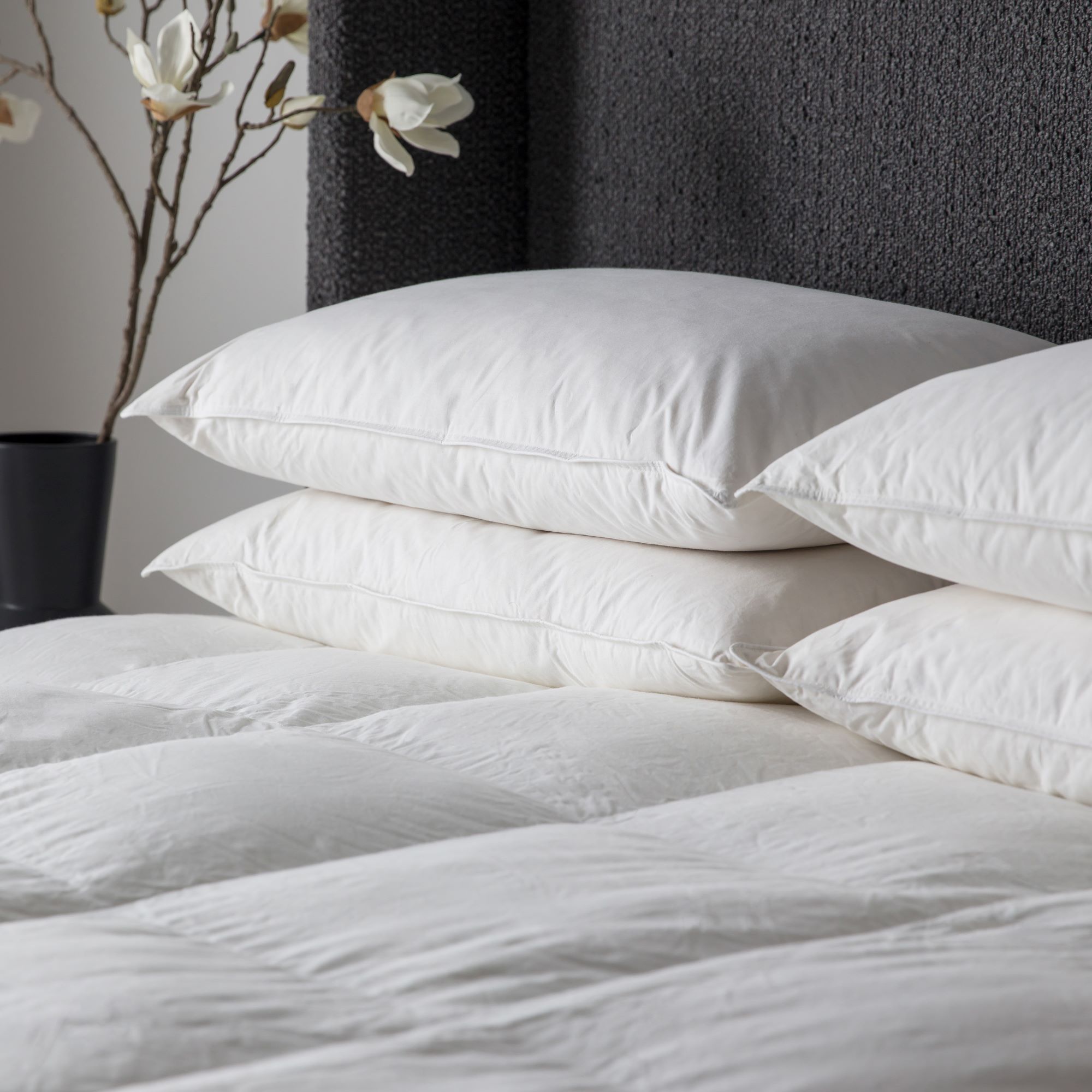 How Often Should You Replace Pillows? Here's What The Experts Recommend ...