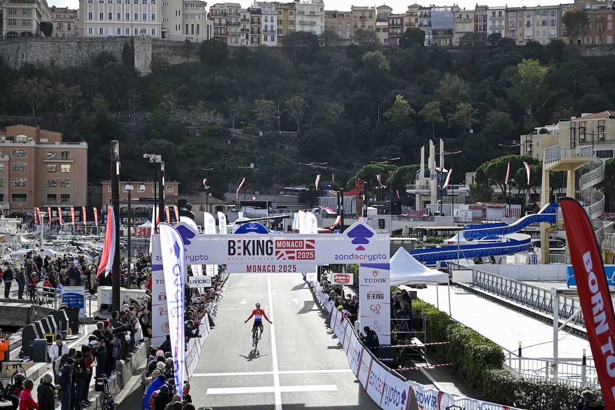 Lorena Wiebes and Jonathan Milan cross the line first at Beking Monaco criterium