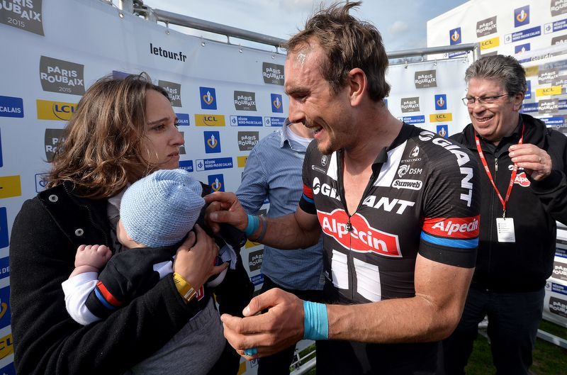 John Degenkolb celebrates his win with wife and child in 2015
