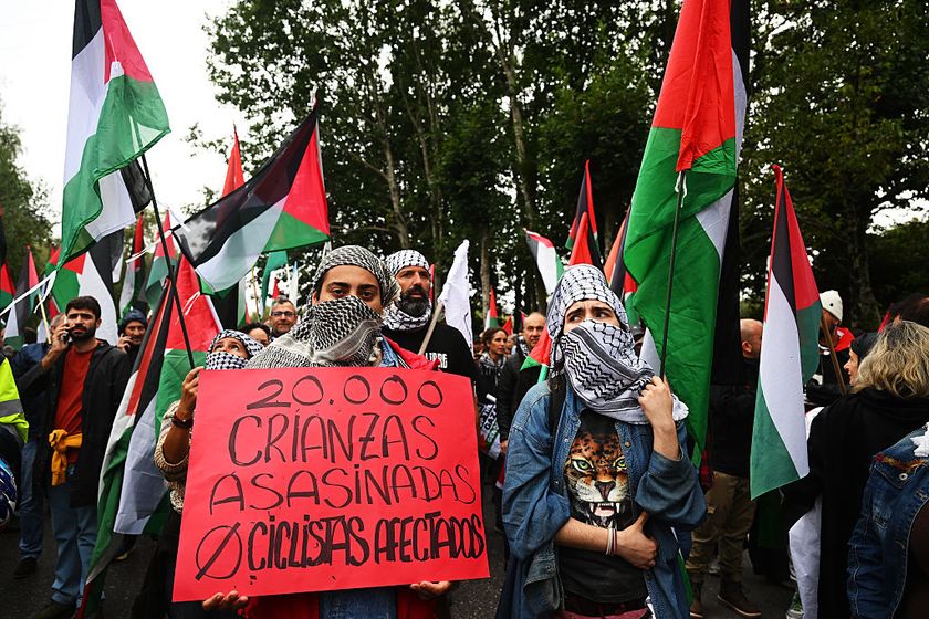 Pro-Palestinian protesters during the La Vuelta - 80th Tour of Spain 2025, Stage 16 a 167.9km stage from Poio to Mos. Castro de Herville on September 09, 2025 in Castro de Erville, Spain