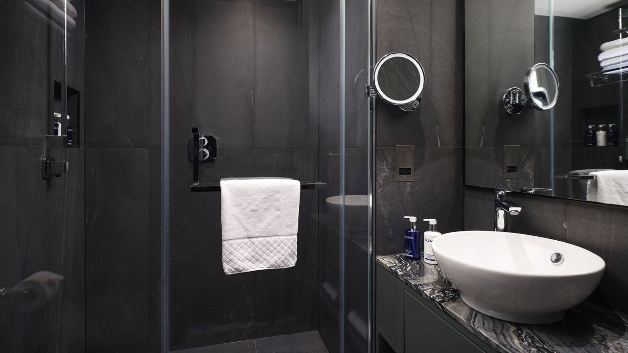 A bathroom at Dao by Dorsett West London