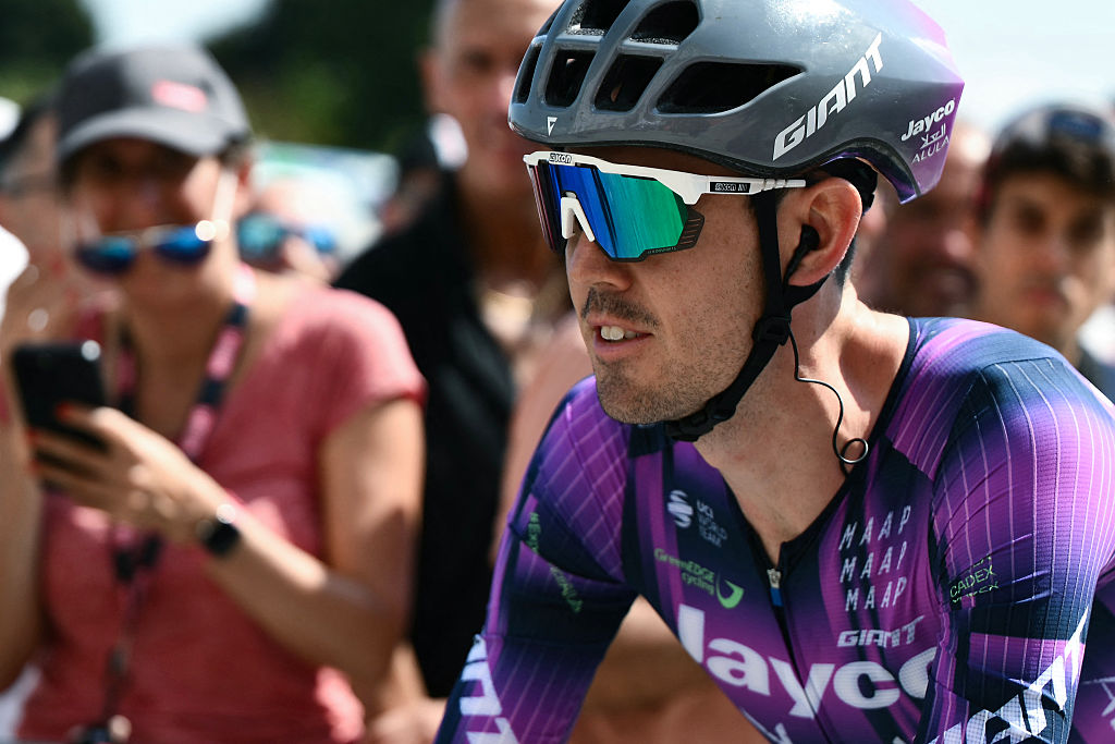 Team Jayco-AlUla&#039;s Australian rider Ben O&#039;Connor arrives to compete in the first stage of the Vuelta a Espana, a 183 km race between Torino - Reggia di Venaria and Novara, in Italy&#039;s Piemonte region, on August 23, 2025. (Photo by Marco BERTORELLO / AFP) (Photo by MARCO BERTORELLO/AFP via Getty Images)