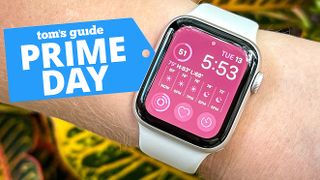 Apple Watch SE 2022 on a user's wrist with a pink screen and blue Prime Day bade