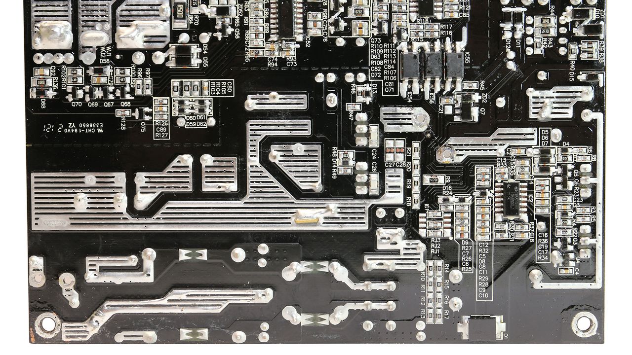 Gigabyte UD750GM