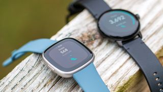 Fitbit Versa 4 vs Google Pixel Watch step tracking