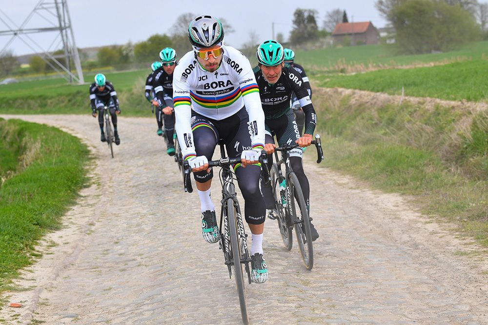 The cobbles were dry and dusty making for a fast ride