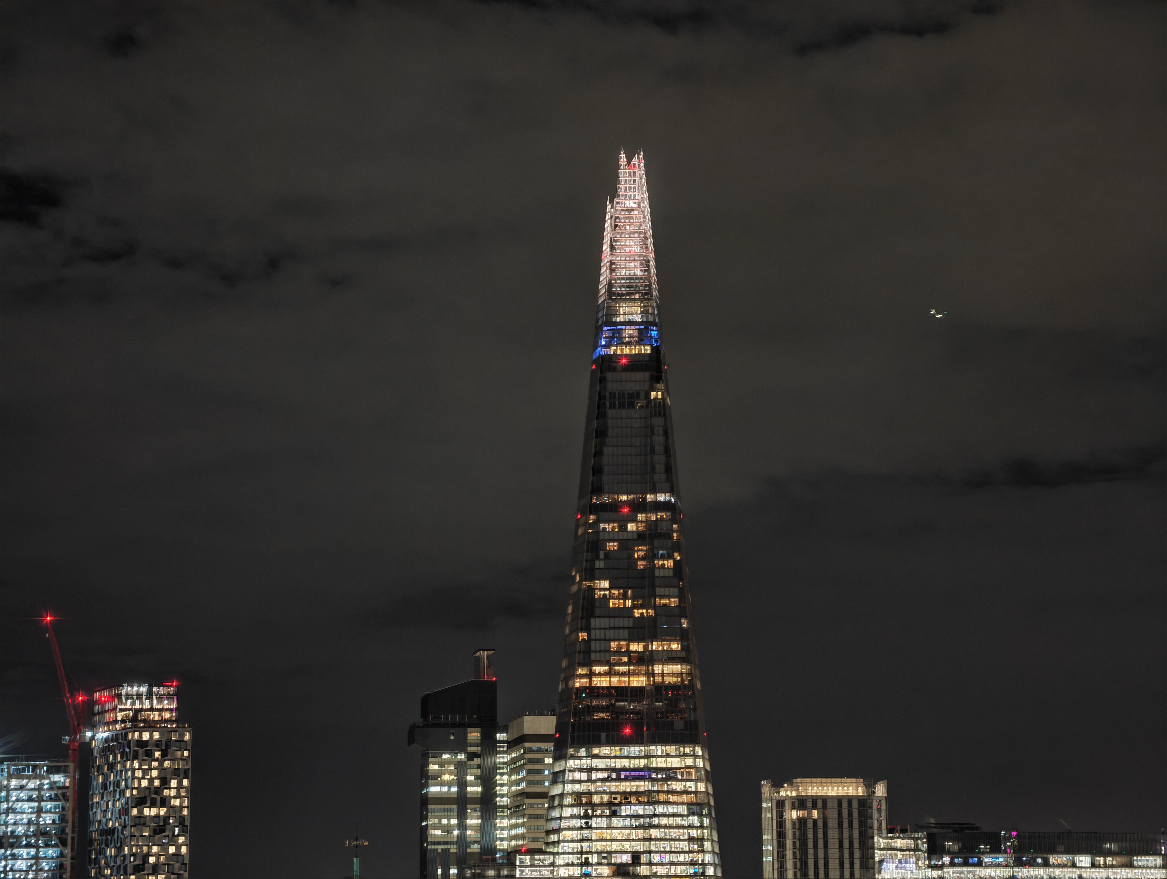 Honor Magic 8 Pro camera sample Shard night 3.7x zoom