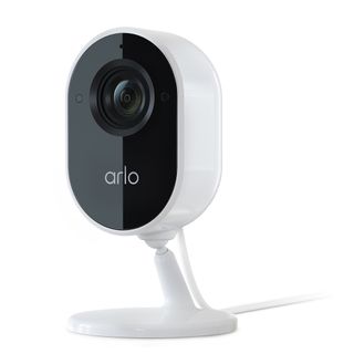 Arlo Essential Indoor Camera - modelfoto med hvid baggrund