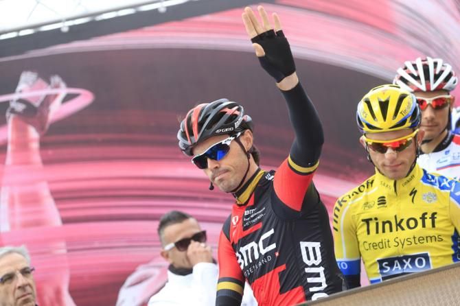 Samuel Sanchez (BMC) waves to the crowd