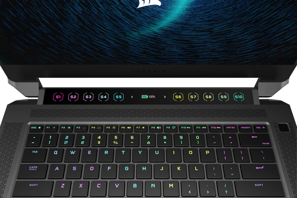 CORSAIR VOYAGER a1600 gaming laptop keyboard and S-key macro bar