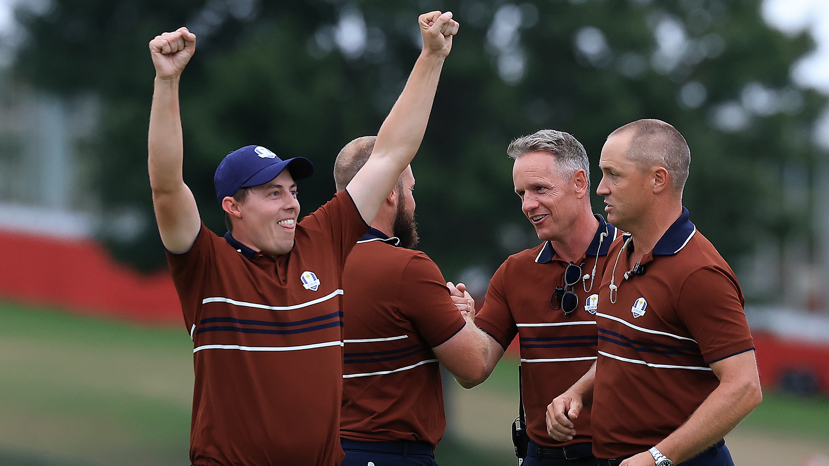 Fitzpatrick and Hatton celebrate on the 18th after winning the afternoon fourballs on day 2 of the Ryder Cup 2025.