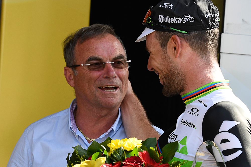 Mark Cavendish greets Bernard Hinault on the stage 6 podium after surpassing the Frenchman's number of Tour de France stage wins.