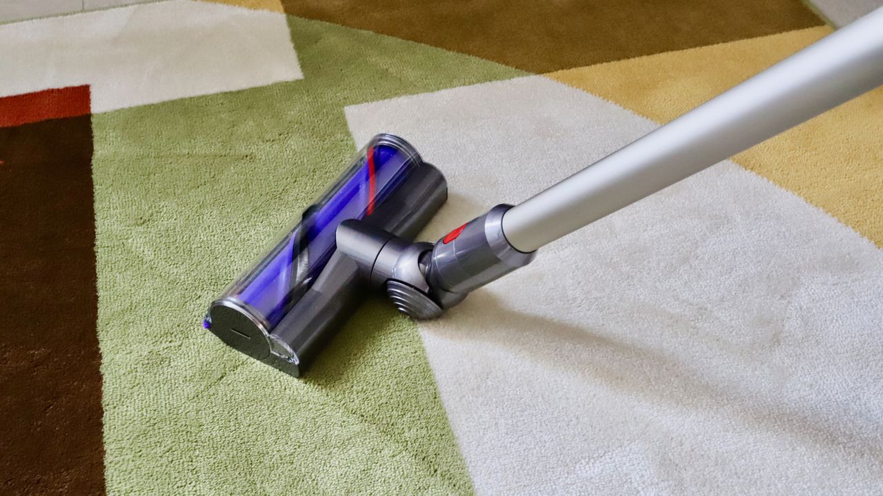 Dyson V8