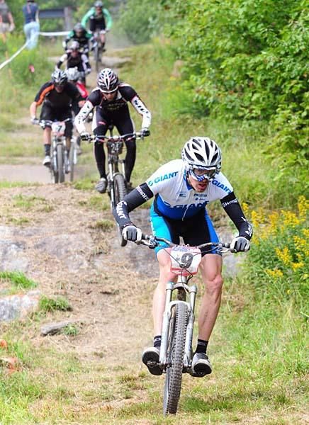 Carl Decker (Giant) leads the elite men and is followed by Adam Snyder (Jamis).