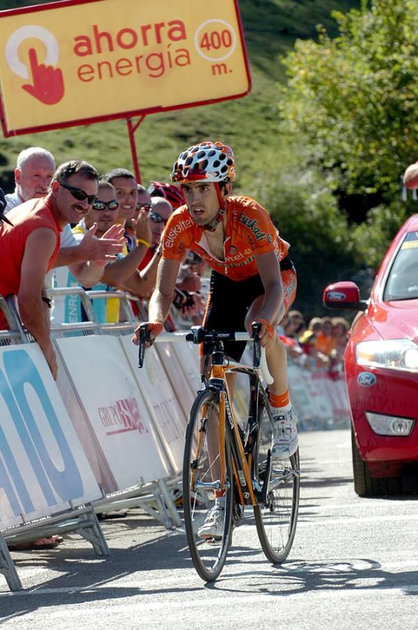 Mikel Nieve en route to his first pro win.