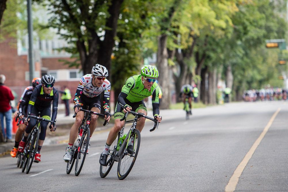 The break gets away in the early laps