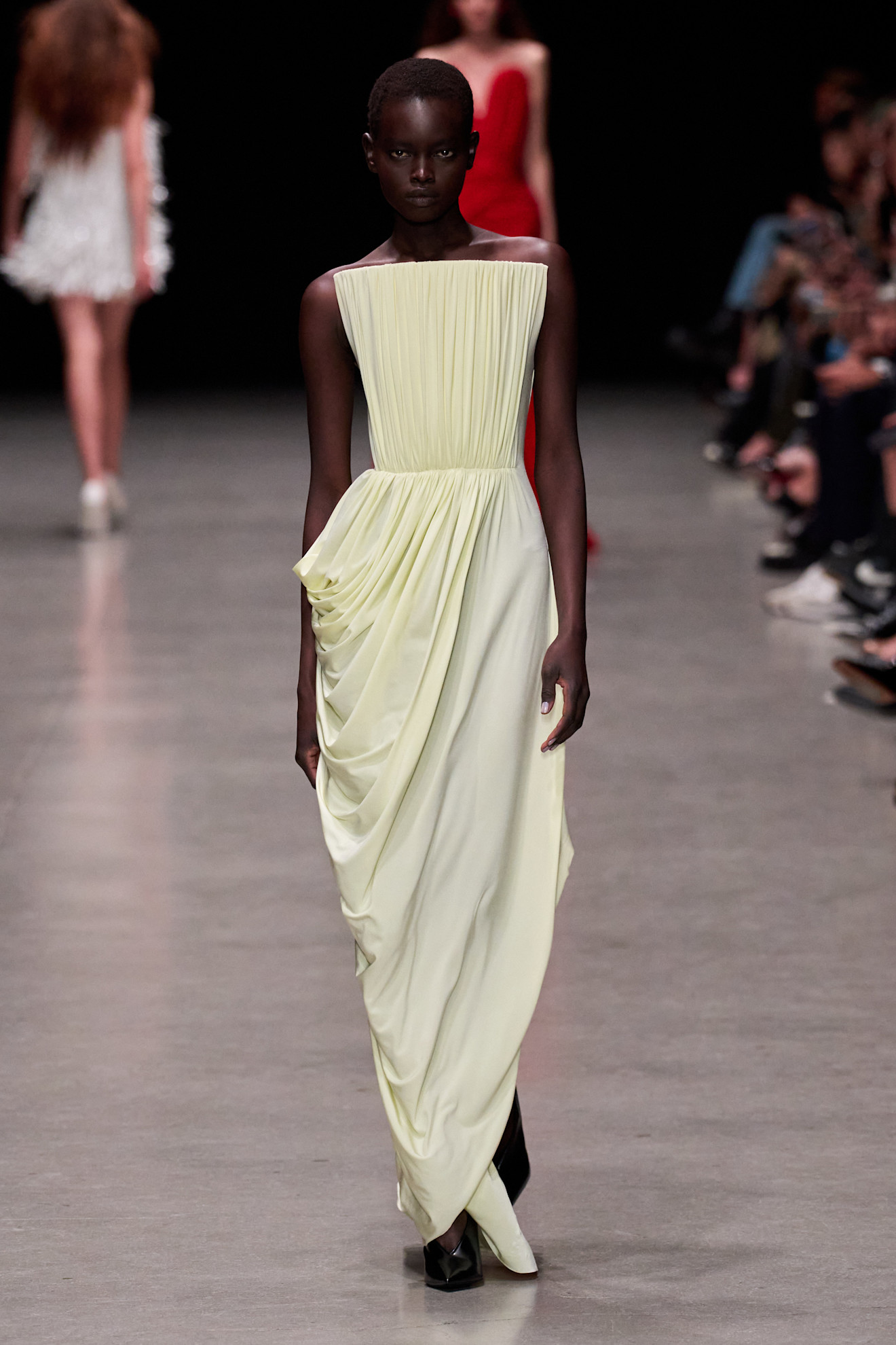 DRESS TRENDS 2026: DRAPED DETAILS AT STELLA MCCARTNEY