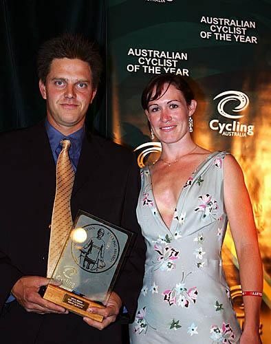 Cyclingnews photographer Mark Gunter receives the award for best photo of 2005.
