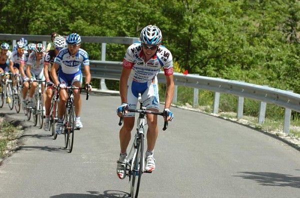 Leonardo Bertagnolli (Serramenti-PVC Diquigiovanni) leaves the breakaway behind.