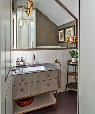 Powder room with custom vanity unit