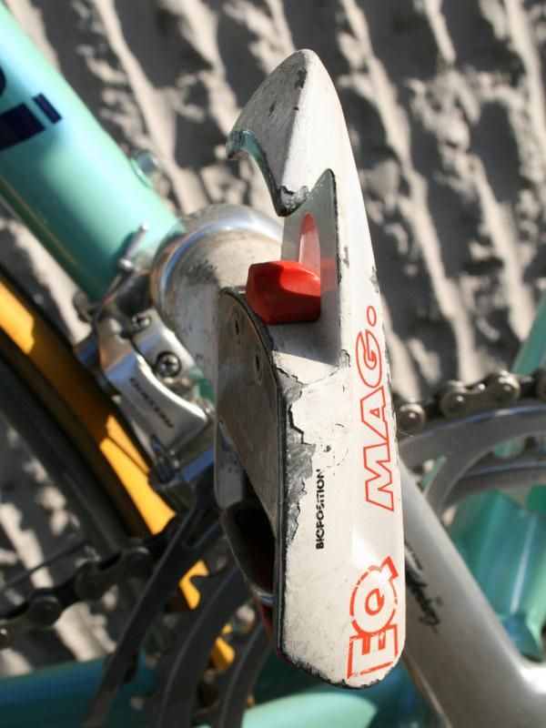 Pantani applied the power through a pair of Time Equipe Mag pedals.