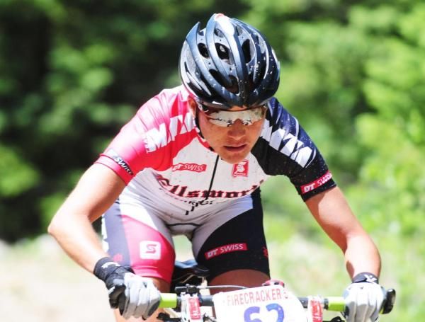 Pua Sawicki (Ellsworth) chasing Irmiger.
